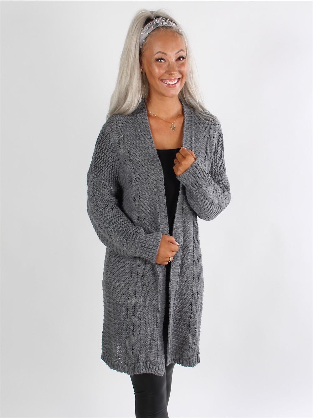 Bologna - Beige kabelstrikket cardigan med lange ærmer